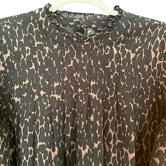 Rails Ariana Leopard Animal Print Ruffle Collar Blouse Size Large - Picture 4 of 10